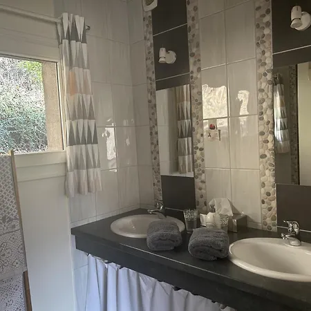 فندق مبيت وإفطار Escargot De Neige 3*